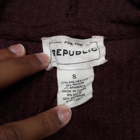 For The Republic Women's Maroon Textured Pullover Sweatshirt Hoodie Preowned - Picture 3 of 4